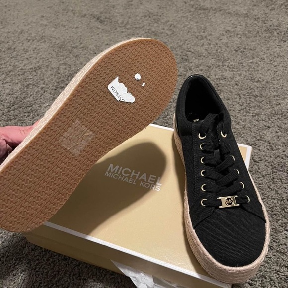 Woman’s shoes - Picture 3 of 3